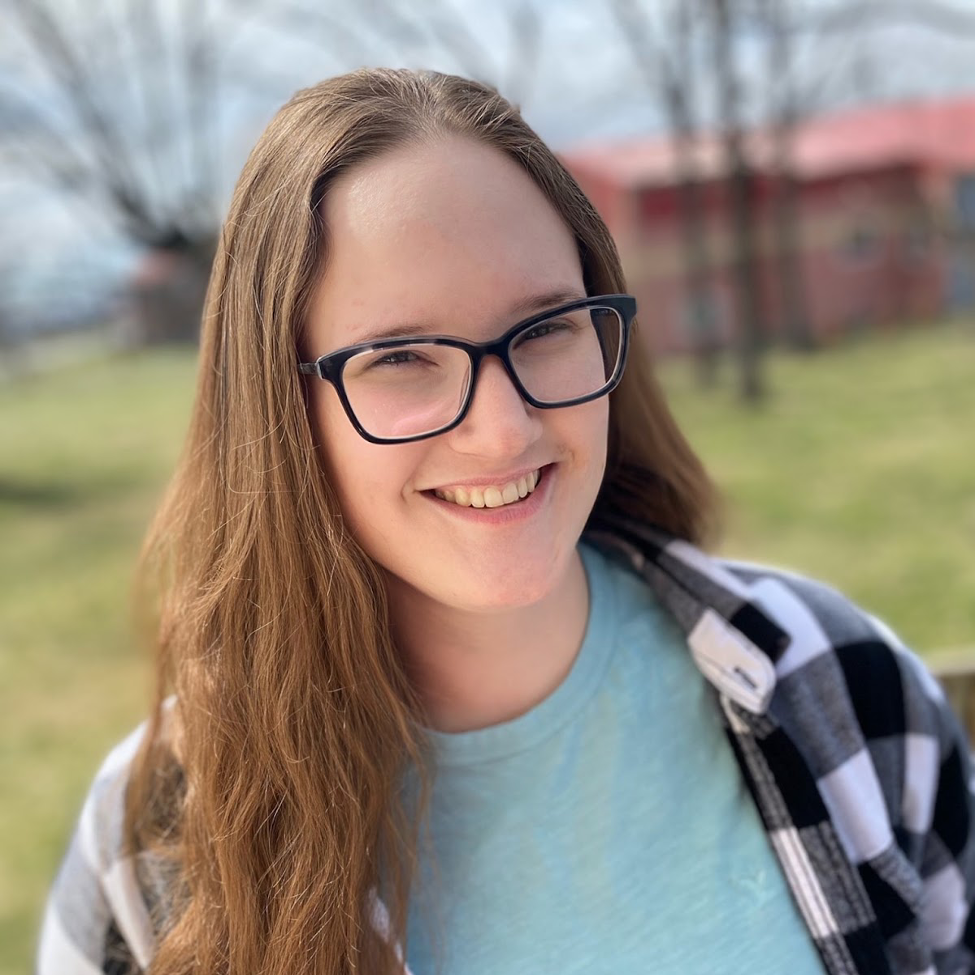 Stephanie square headshot